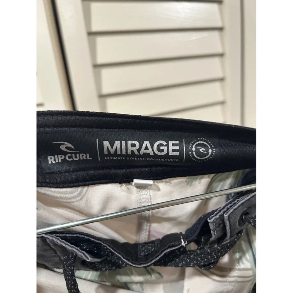 Rip Curl Men's Mirage Board Shorts Size Medium (32)